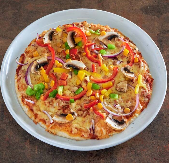 VEGATAR PIZZA Med/139,- Stor/199,- Ost, lok, tomater, sopp, oliven, mais og paprika.