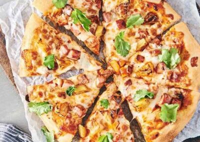 PIZZA HAWAII Med/149,- Stor/199,-  Ost, peperoni og ananas.