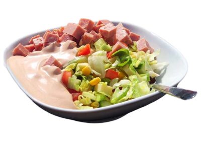 SALAT MED OST SKINKE/139,-  Med friske grønnsaker